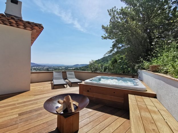 terrasse bois dans le Var à la crau dans le var ms construction bois